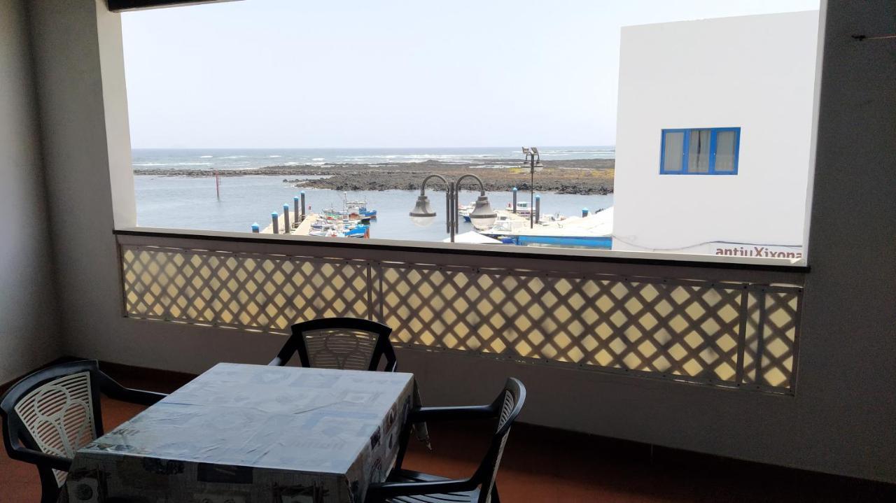 Orzola frente al mar Exterior foto