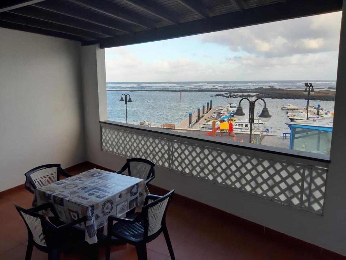 Orzola frente al mar Exterior foto